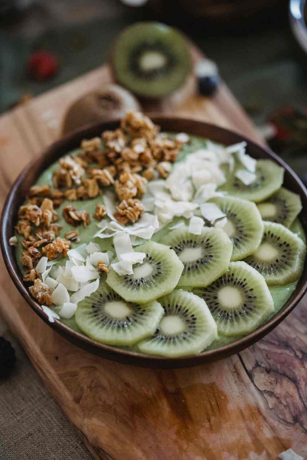 Healthy Kale Smoothie Bowl