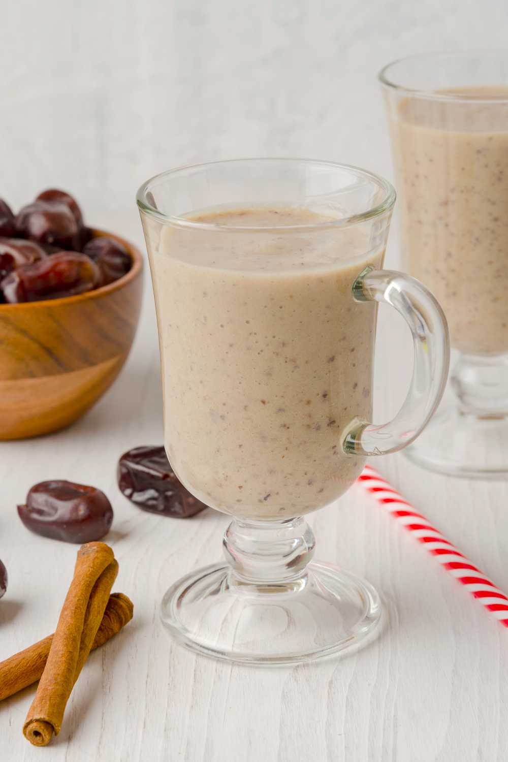 Date & Cinnamon Oat Smoothie
