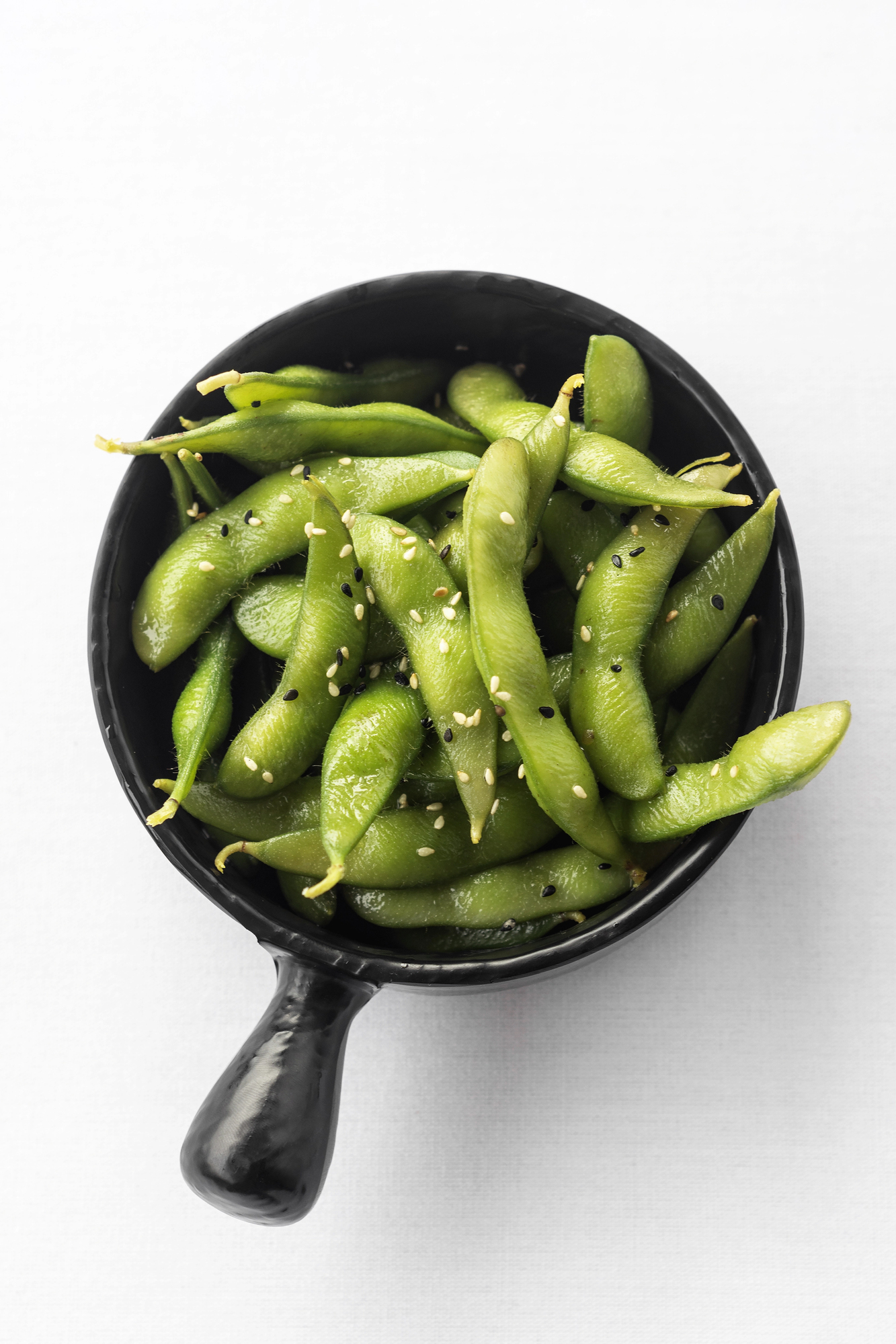 Edamame beans in black ceramic bowl