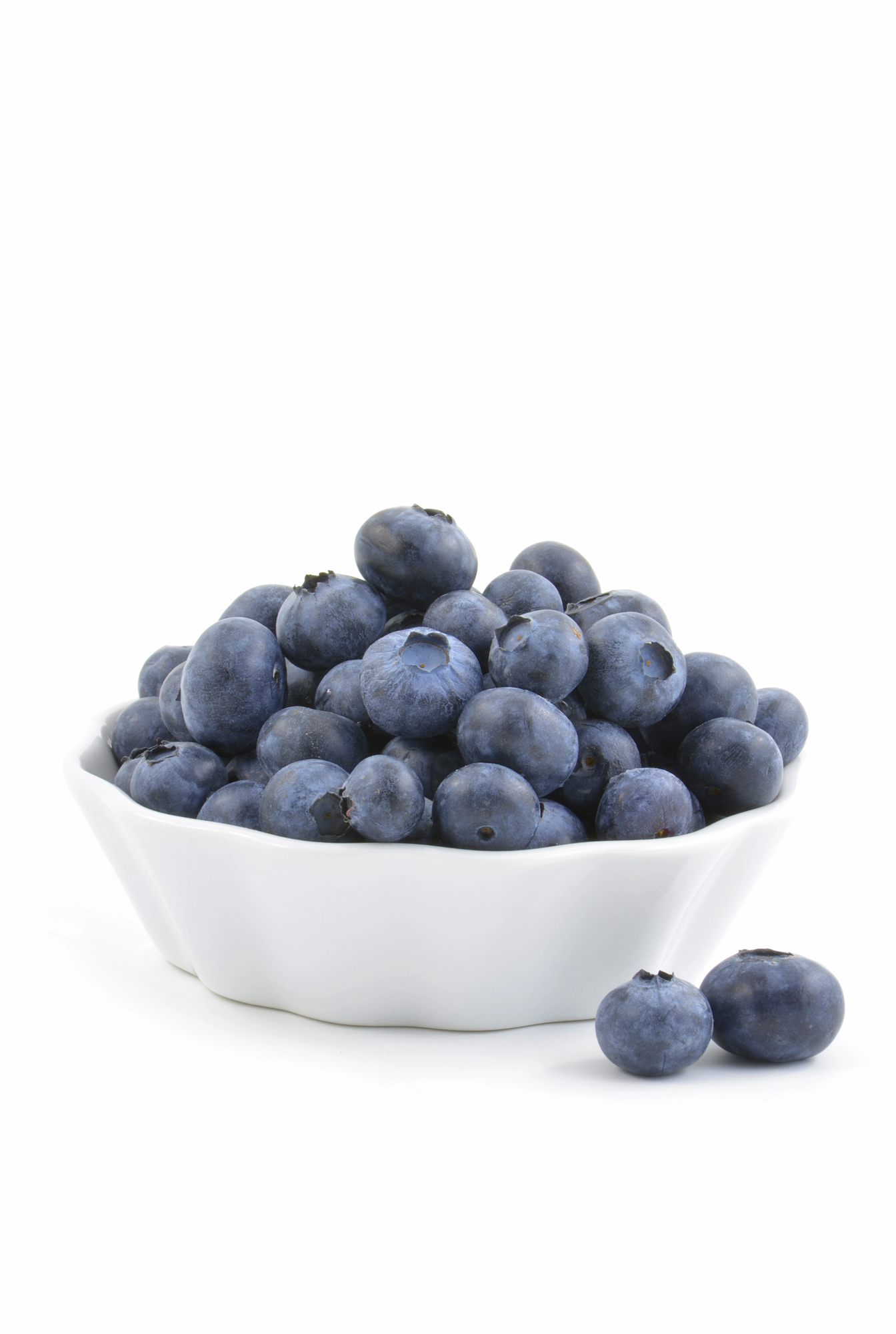 Fresh blueberries in a white bowl